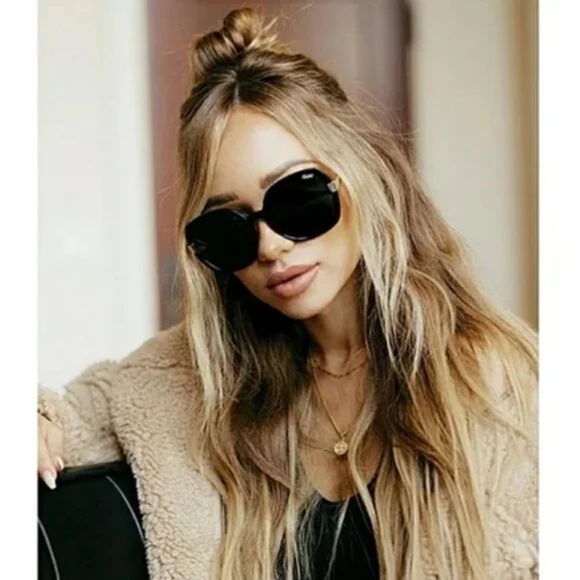 Quay Australia x Chrissy Teigen Gold Dust Sunglasses Black/ Gold NWT - Picture 4 of 13